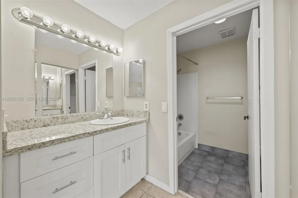 1076 Coral Club Dr #1076 Coral Springs, FL 33071
