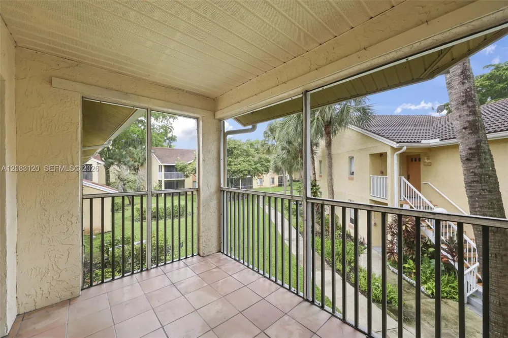 1076 Coral Club Dr #1076 Coral Springs, FL 33071
