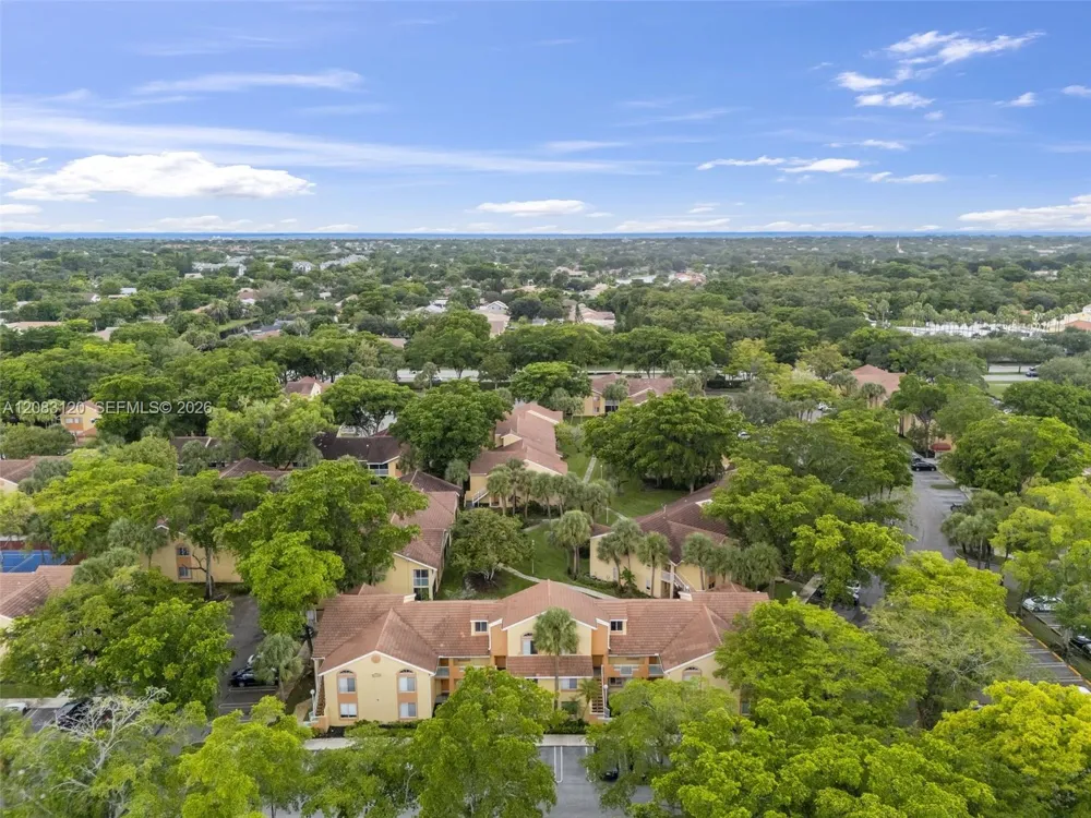 1076 Coral Club Dr #1076 Coral Springs, FL 33071