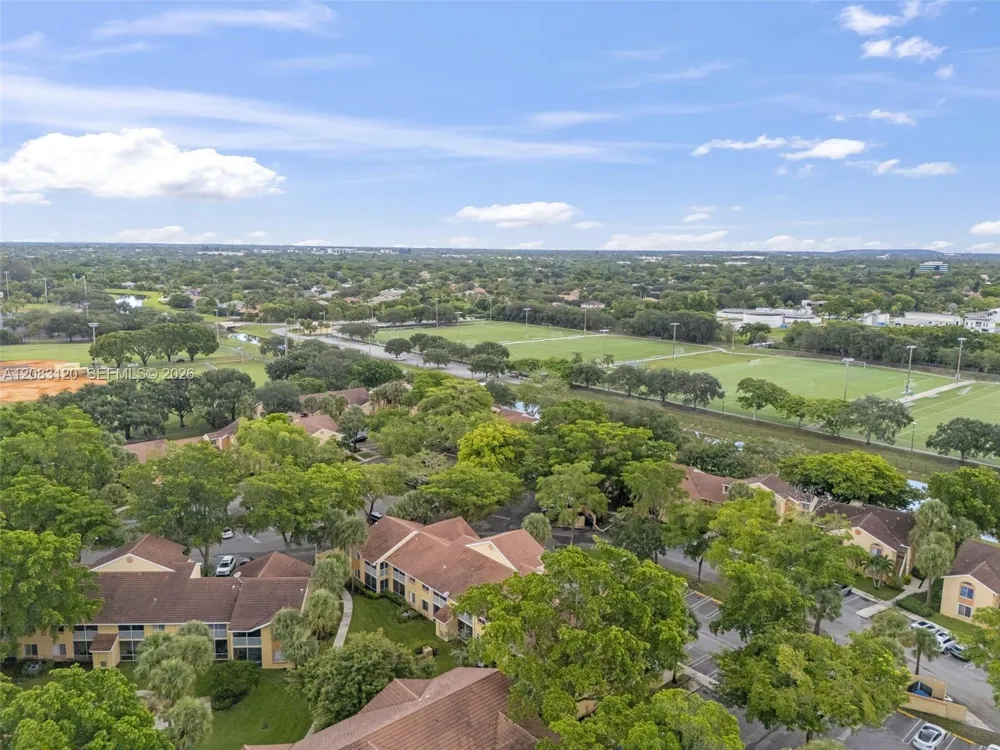 1076 Coral Club Dr #1076 Coral Springs, FL 33071