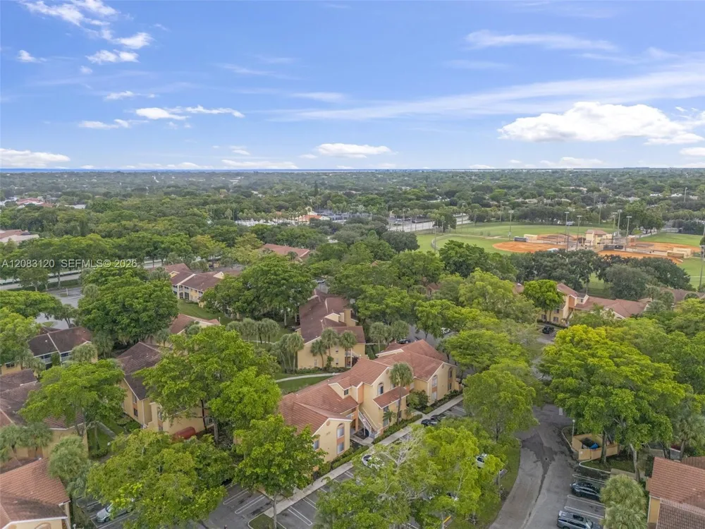 1076 Coral Club Dr #1076 Coral Springs, FL 33071