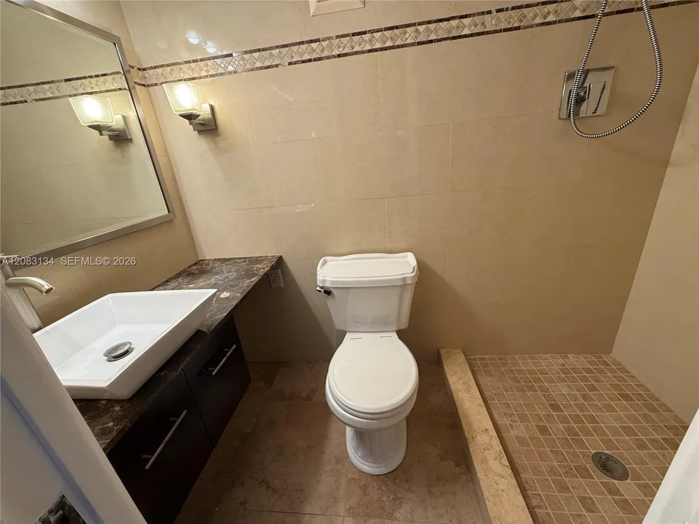 19233 E Lake Dr #19233 Hialeah, FL 33015