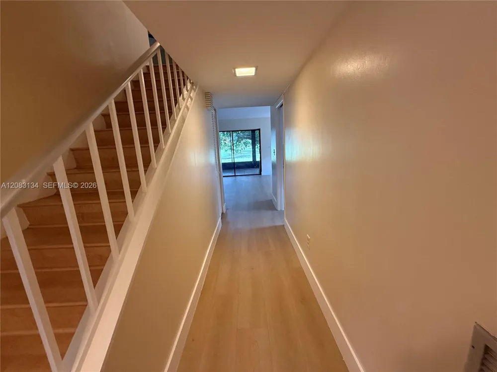 19233 E Lake Dr #19233 Hialeah, FL 33015