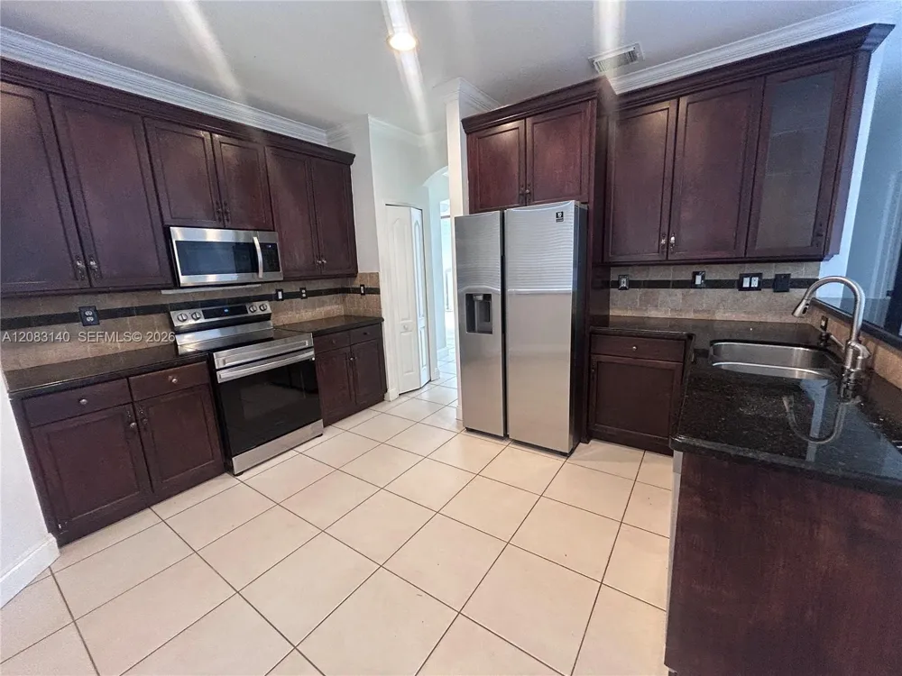 6528 SW 158th Pass Miami, FL 33193