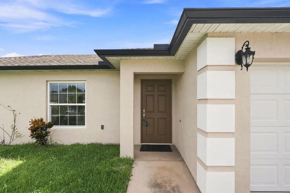 538 SW PRADO AVENUE Port St. Lucie, FL 34983