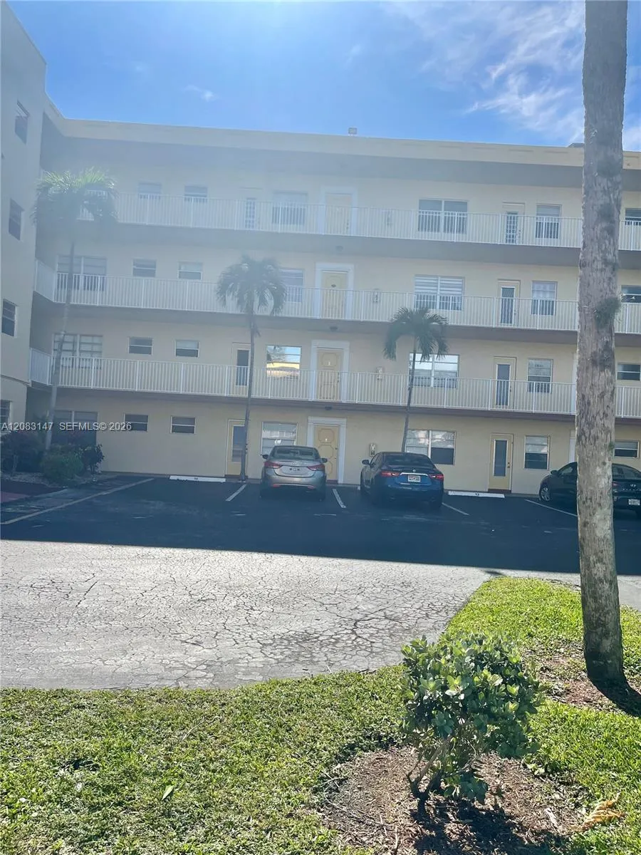3940 NW 42nd Ave #321 Lauderdale Lakes, FL 33319