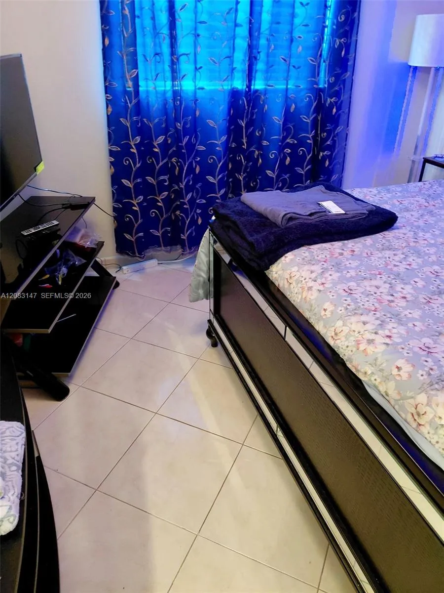 3940 NW 42nd Ave #321 Lauderdale Lakes, FL 33319