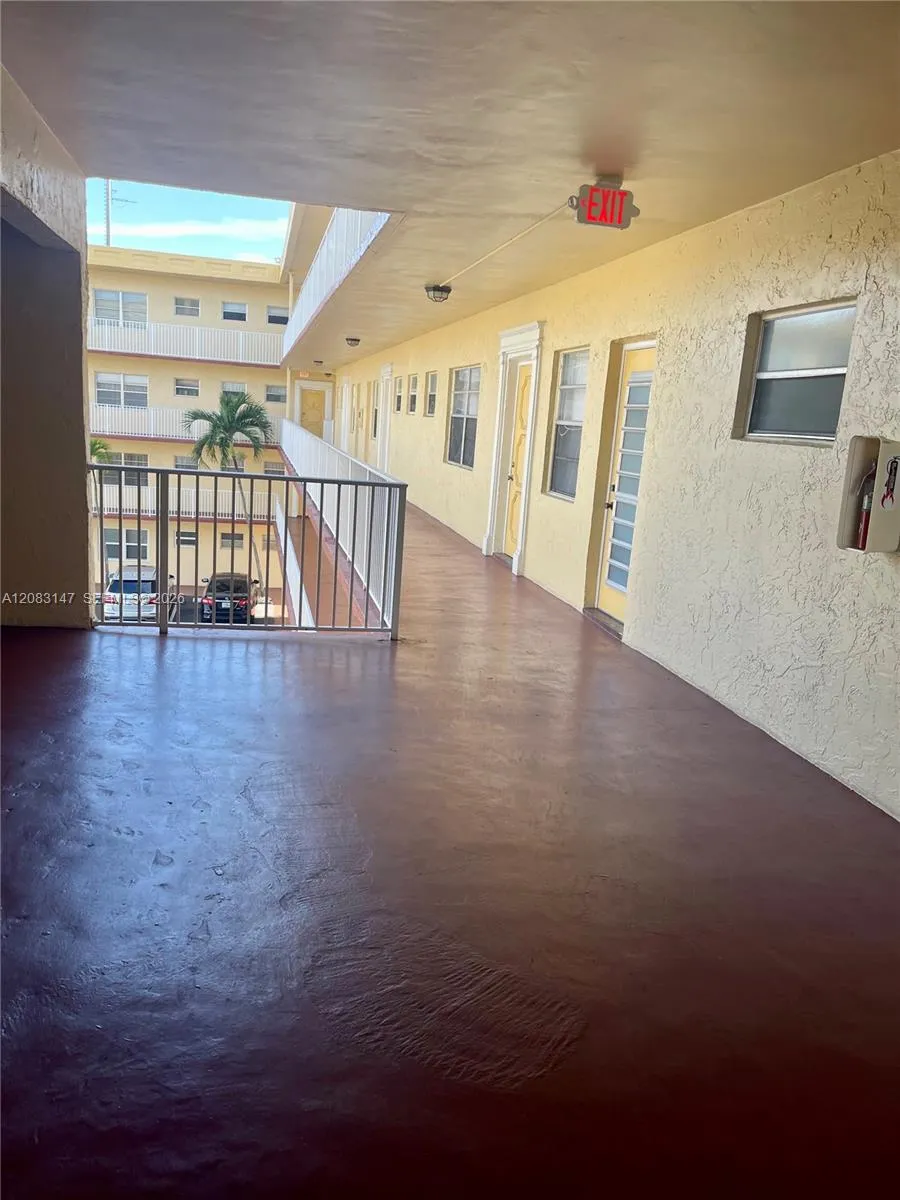 3940 NW 42nd Ave #321 Lauderdale Lakes, FL 33319