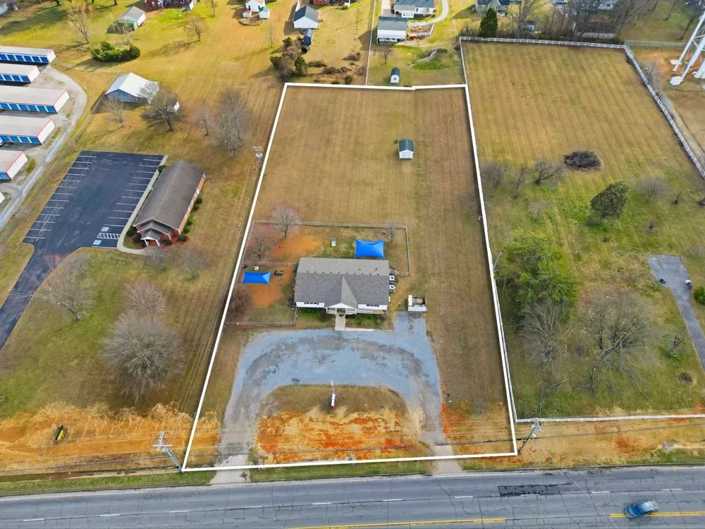 609 Hwy 52E Portland, TN 37148