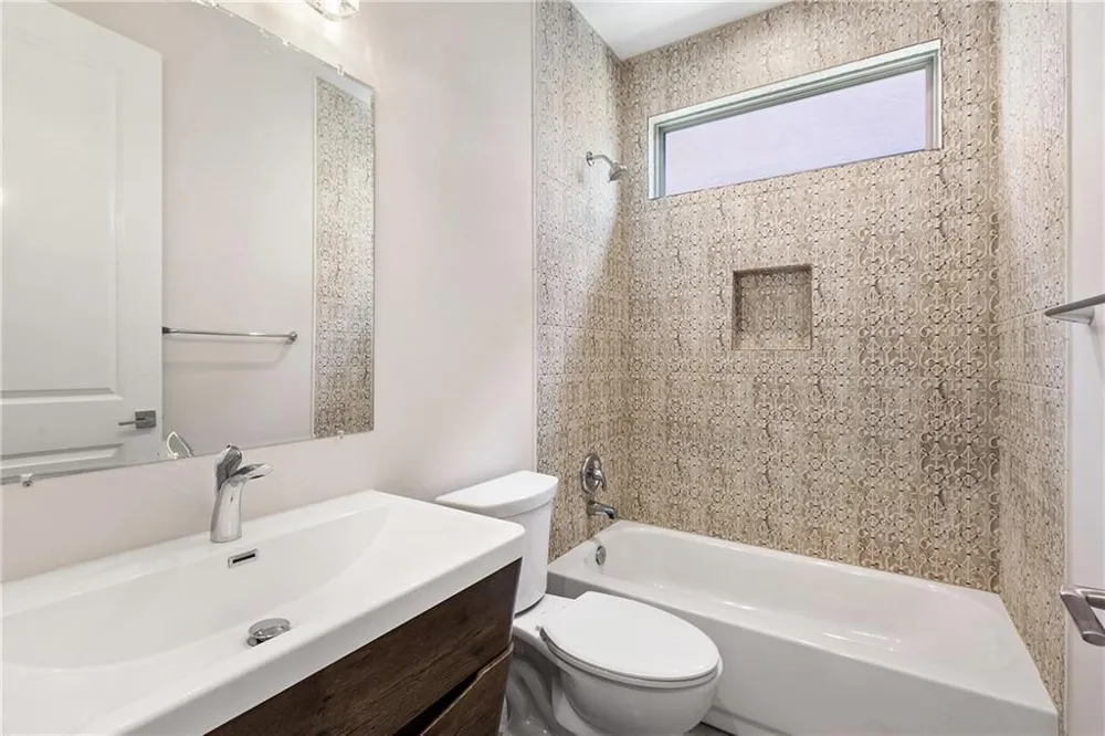 2702 Crest Avenue #2 Austin, TX 78702