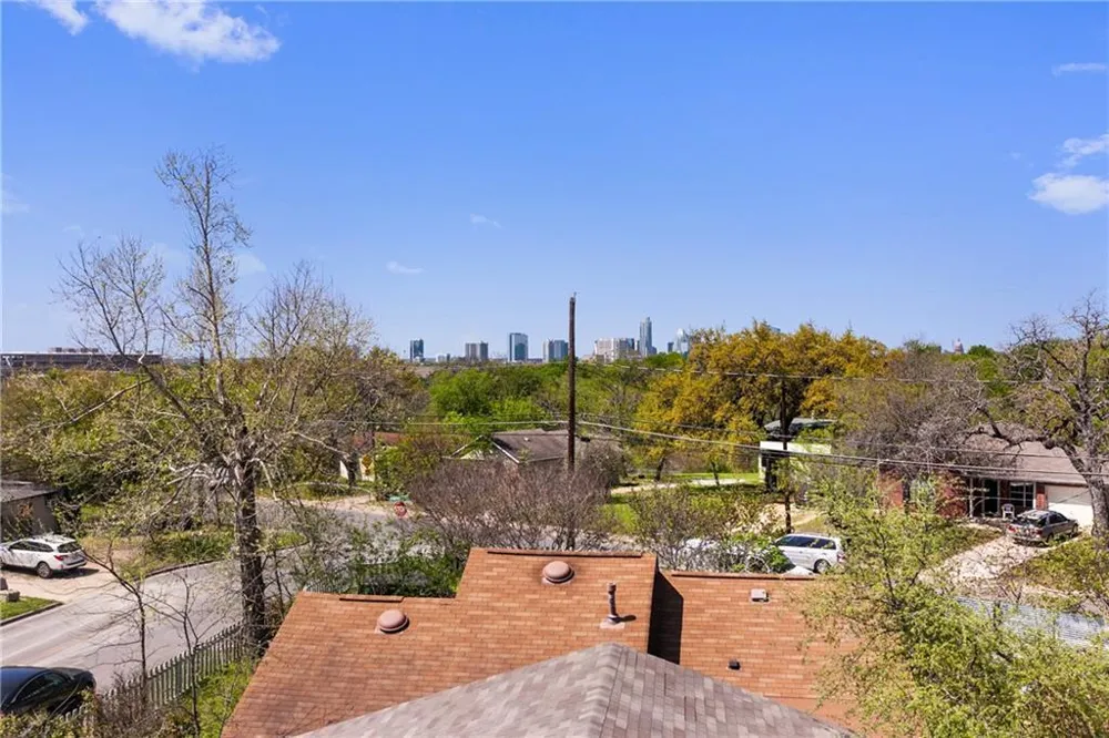 2702 Crest Avenue #2 Austin, TX 78702