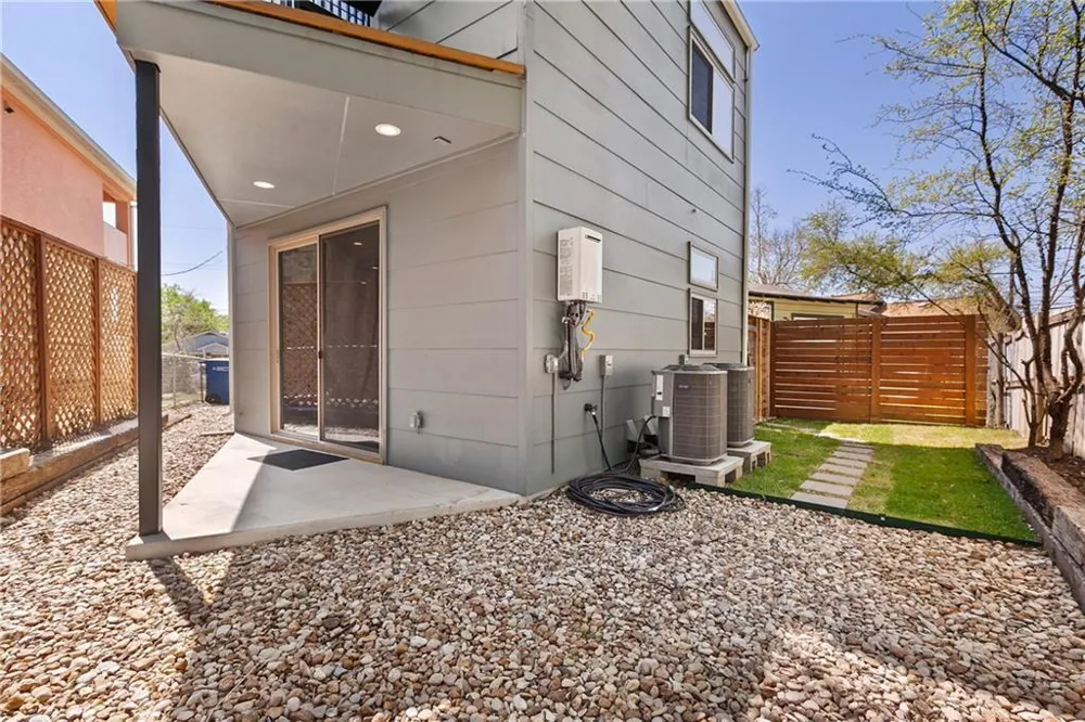 2702 Crest Avenue #2 Austin, TX 78702