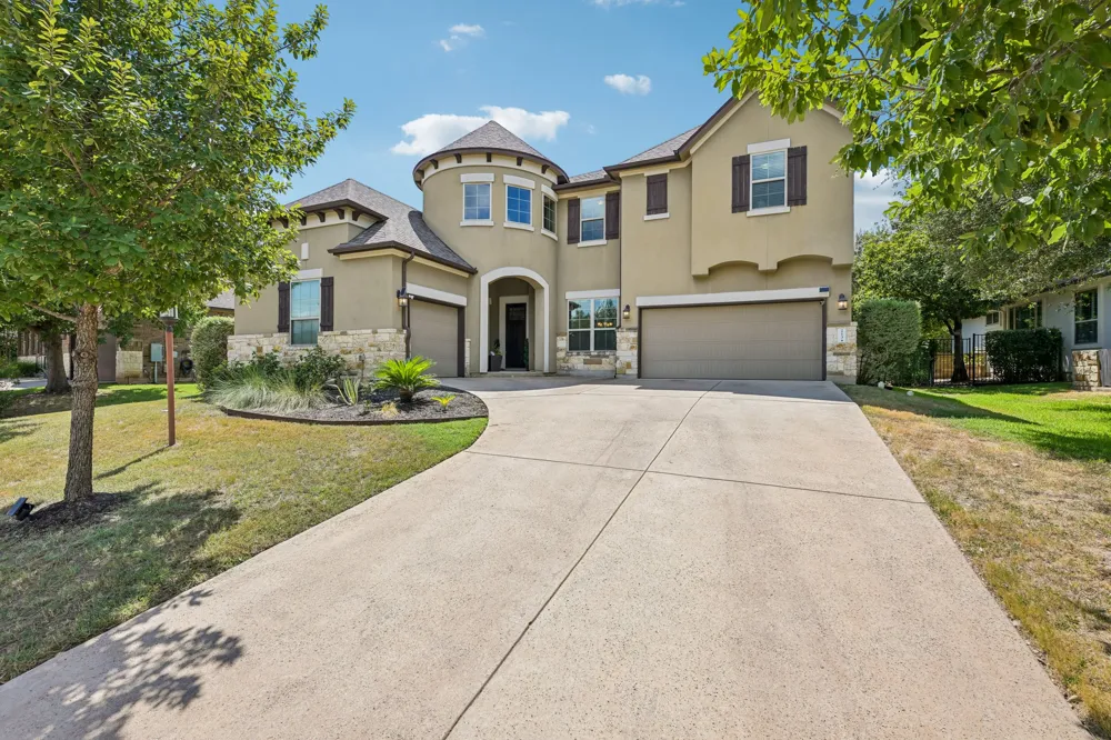 213 Lake Como Drive Lakeway, TX 78734