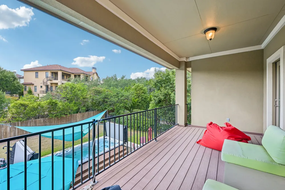 213 Lake Como Drive Lakeway, TX 78734