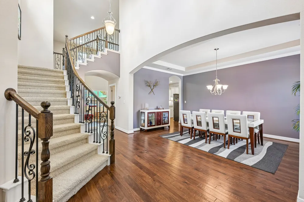213 Lake Como Drive Lakeway, TX 78734