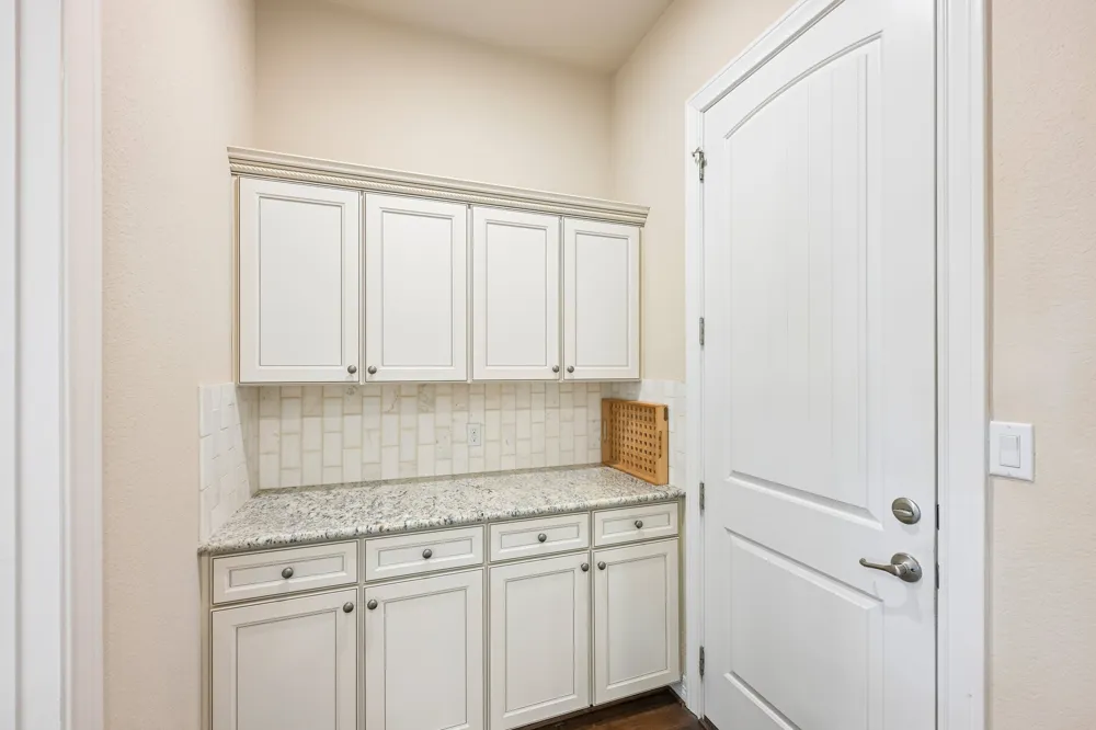 213 Lake Como Drive Lakeway, TX 78734