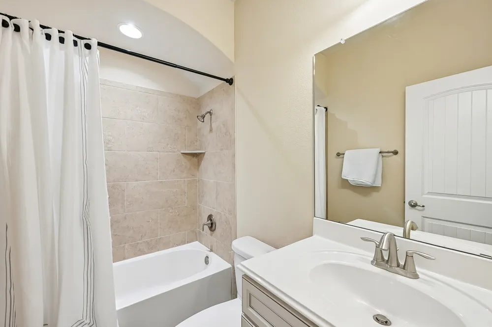 213 Lake Como Drive Lakeway, TX 78734