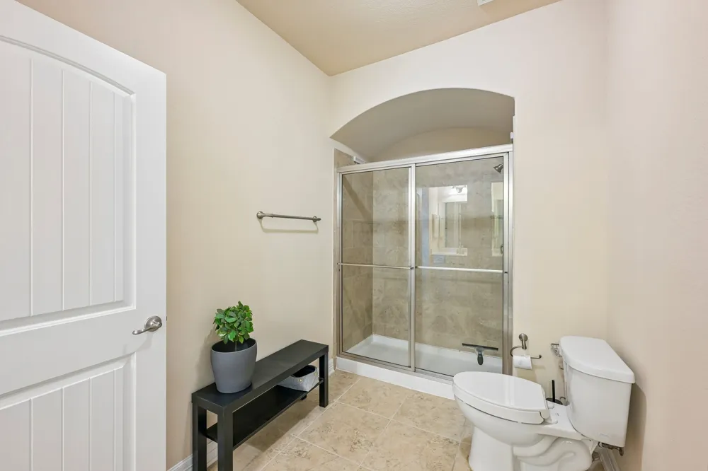 213 Lake Como Drive Lakeway, TX 78734