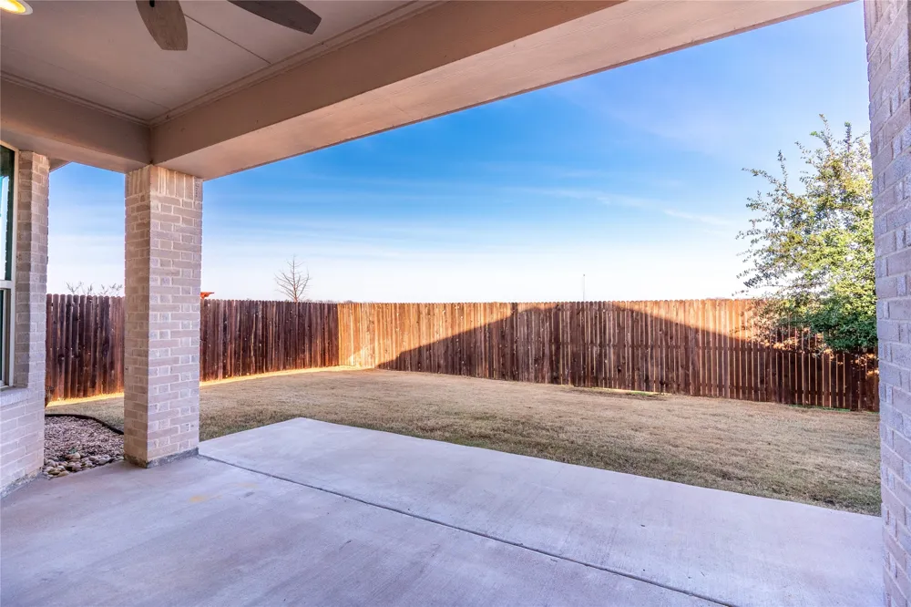 1123 Bantham Forney, TX 75126