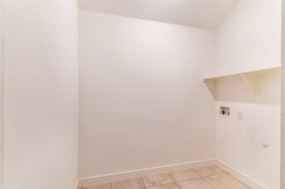 1123 Bantham Forney, TX 75126