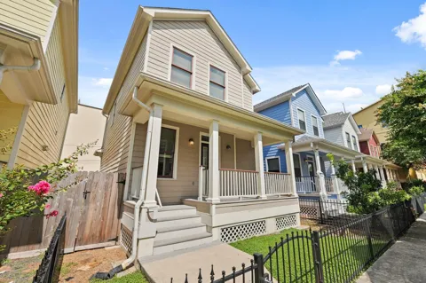 1053 W 16th Street