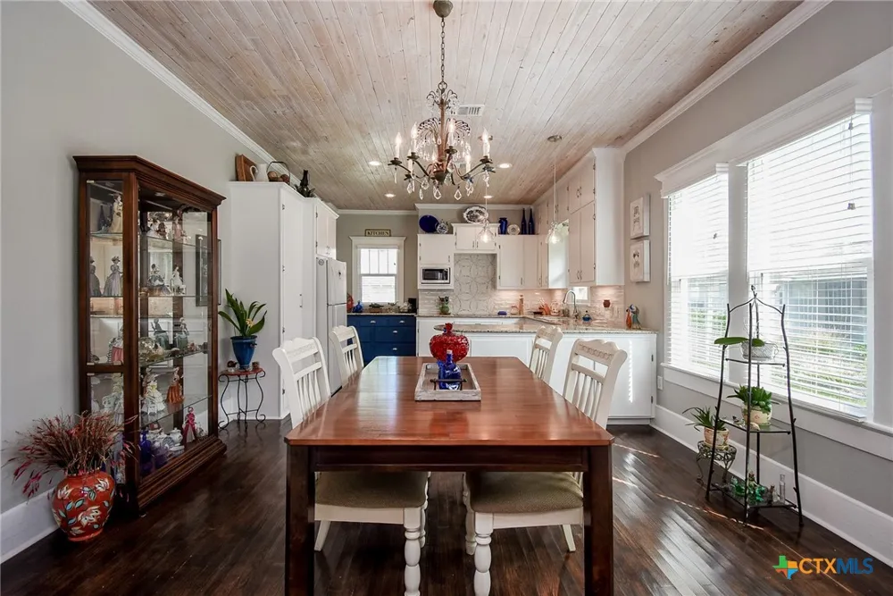 210 W Calhoun Street El Campo, TX 77437