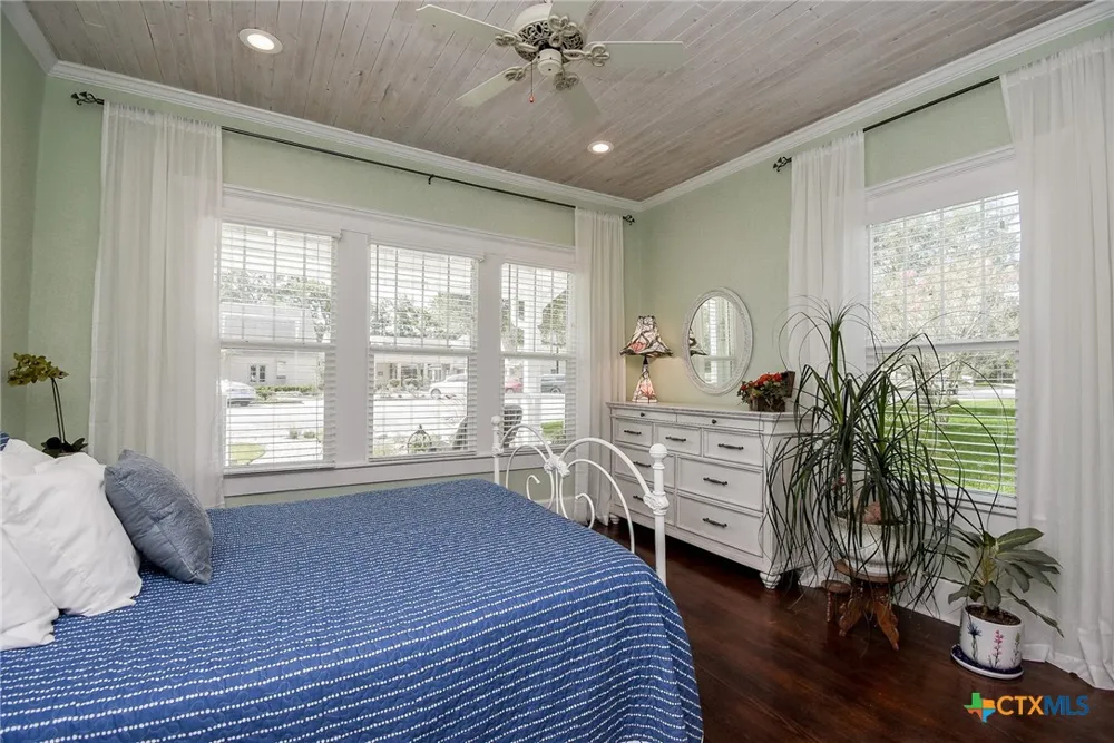 210 W Calhoun Street El Campo, TX 77437