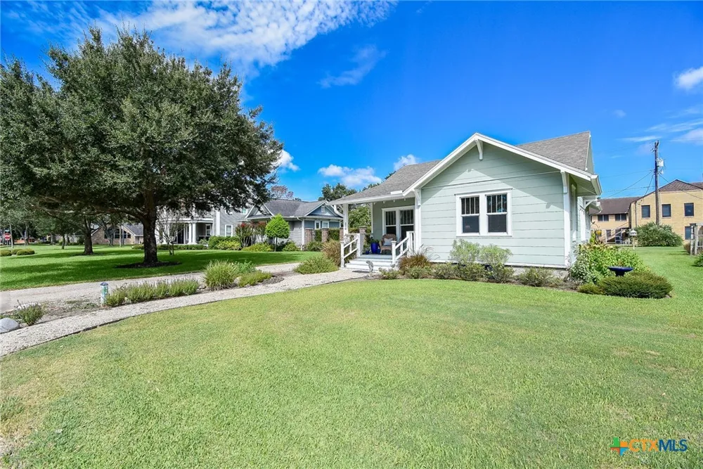 210 W Calhoun Street El Campo, TX 77437