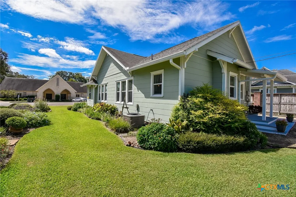 210 W Calhoun Street El Campo, TX 77437