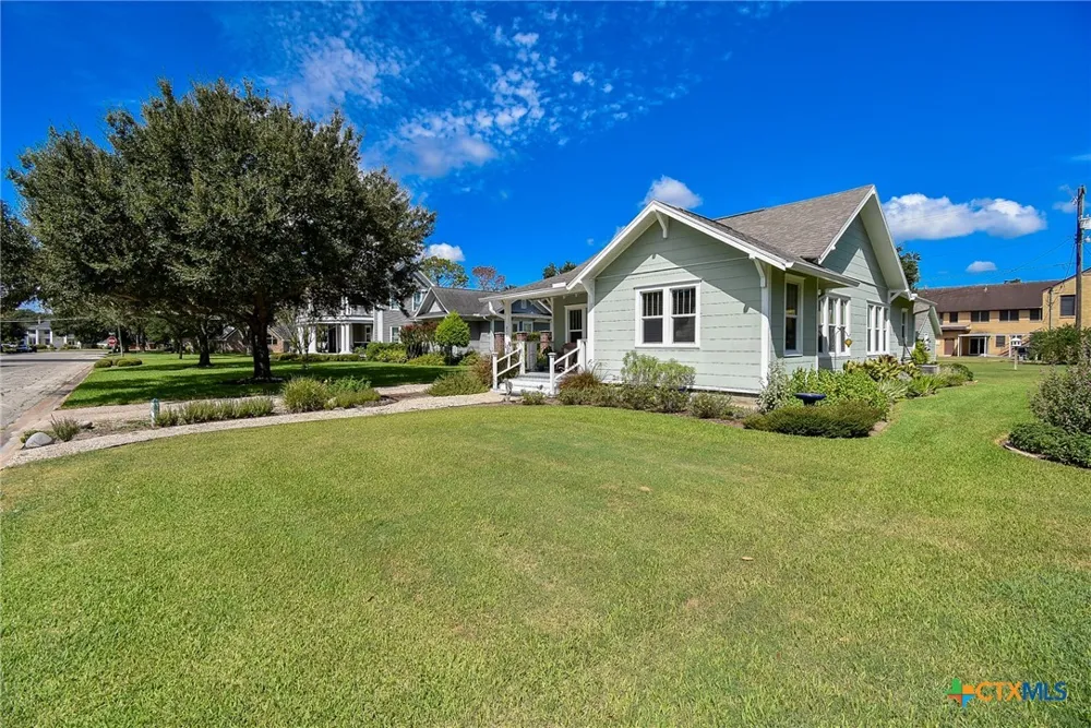 210 W Calhoun Street El Campo, TX 77437
