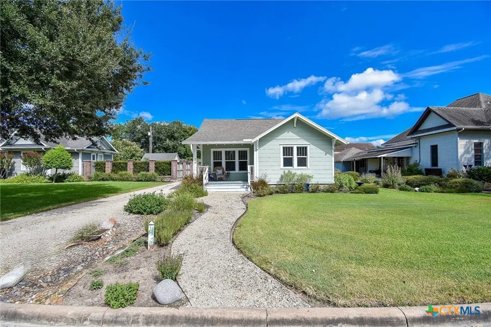 210 W Calhoun Street El Campo, TX 77437