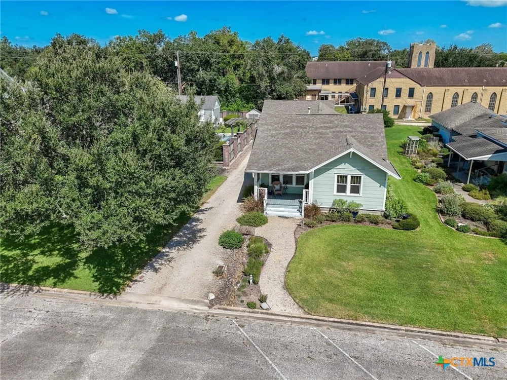 210 W Calhoun Street El Campo, TX 77437