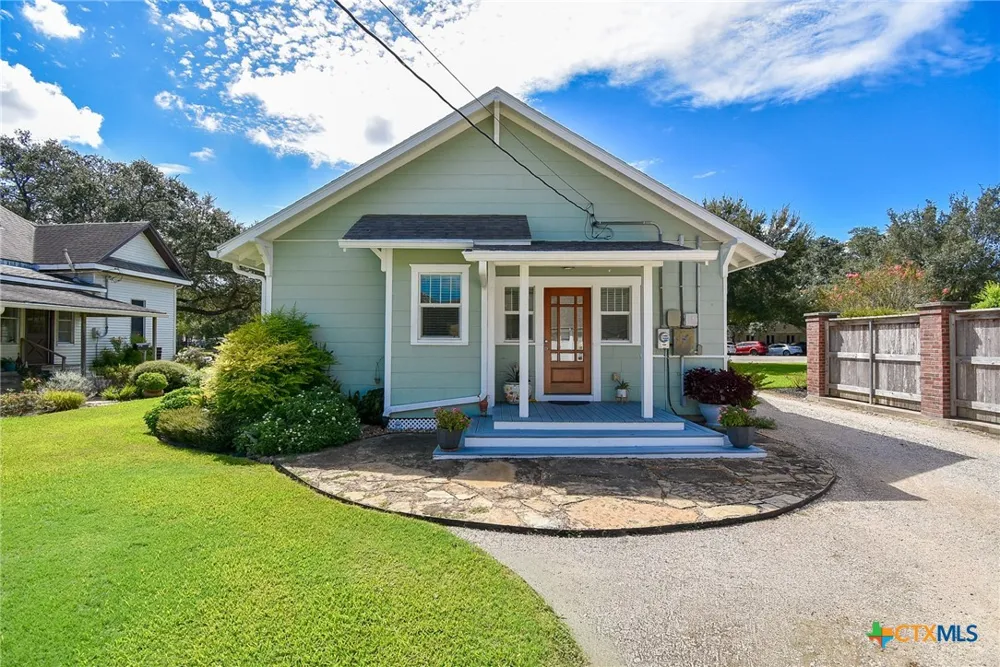 210 W Calhoun Street El Campo, TX 77437