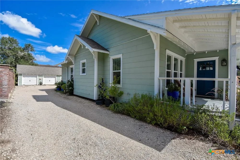 210 W Calhoun Street El Campo, TX 77437