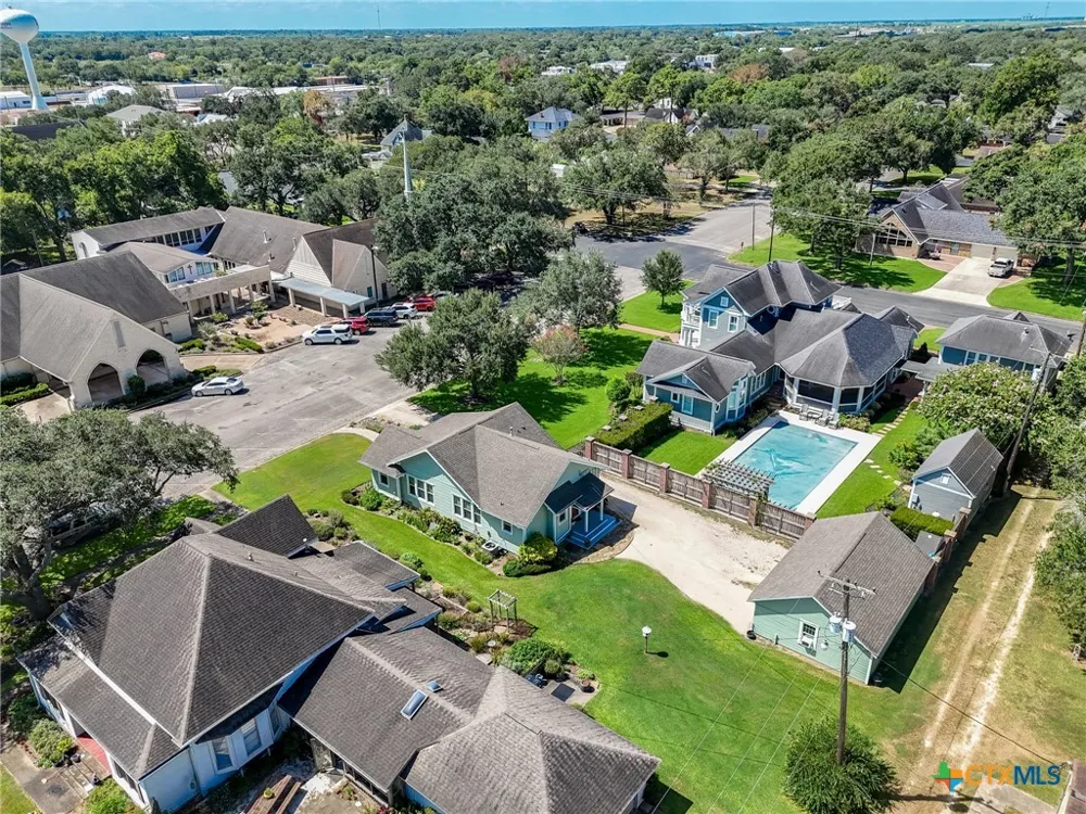 210 W Calhoun Street El Campo, TX 77437