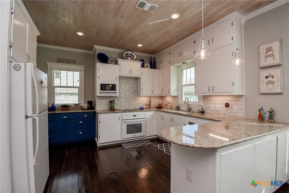 210 W Calhoun Street El Campo, TX 77437