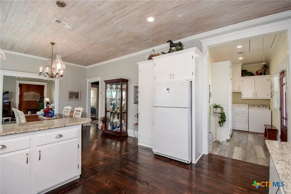 210 W Calhoun Street El Campo, TX 77437