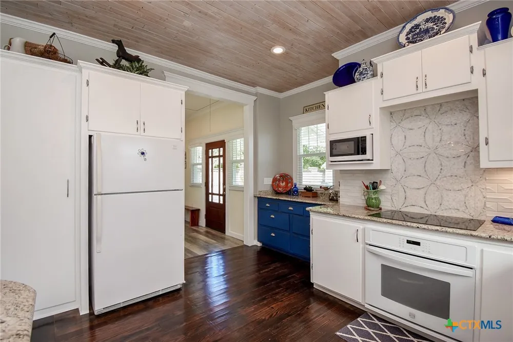 210 W Calhoun Street El Campo, TX 77437