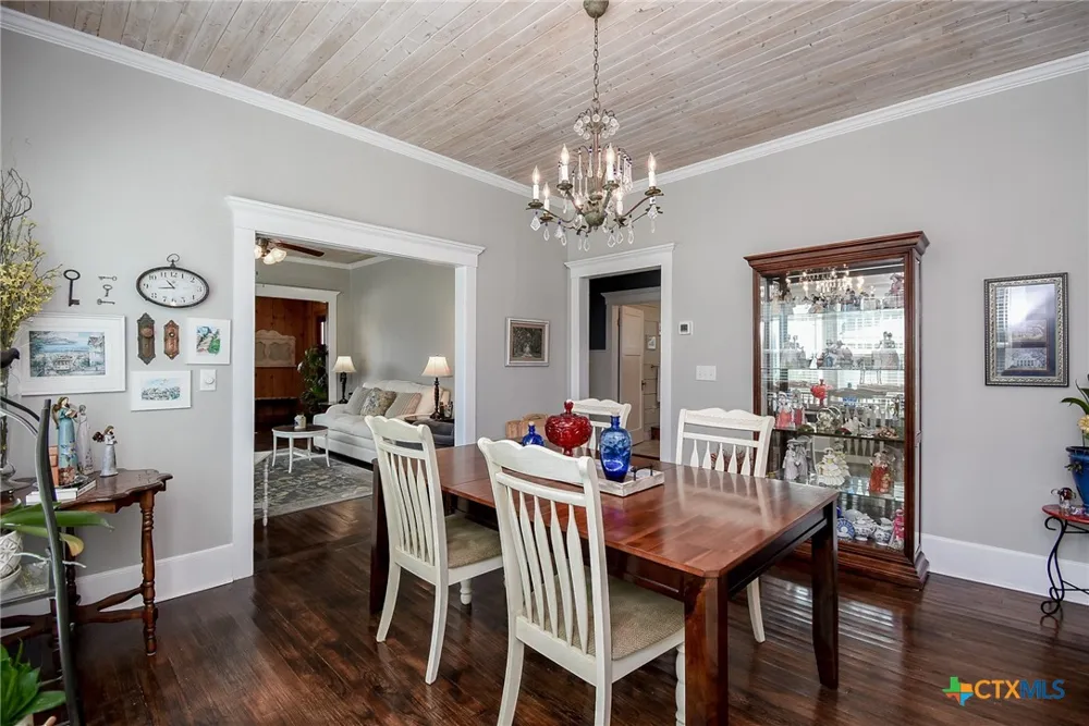 210 W Calhoun Street El Campo, TX 77437