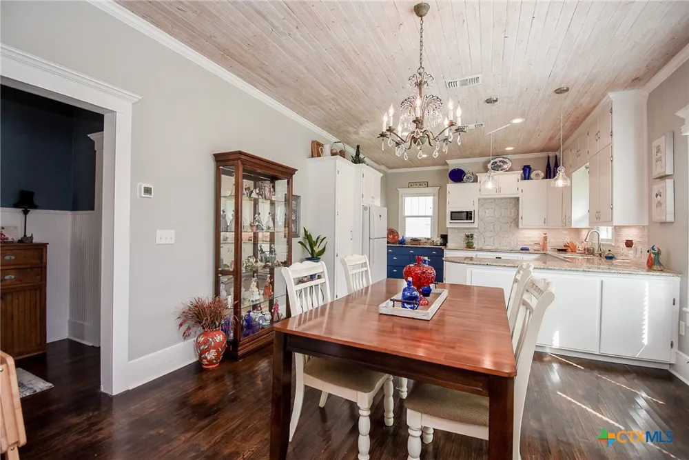 210 W Calhoun Street El Campo, TX 77437