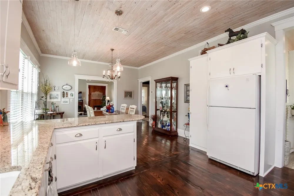 210 W Calhoun Street El Campo, TX 77437