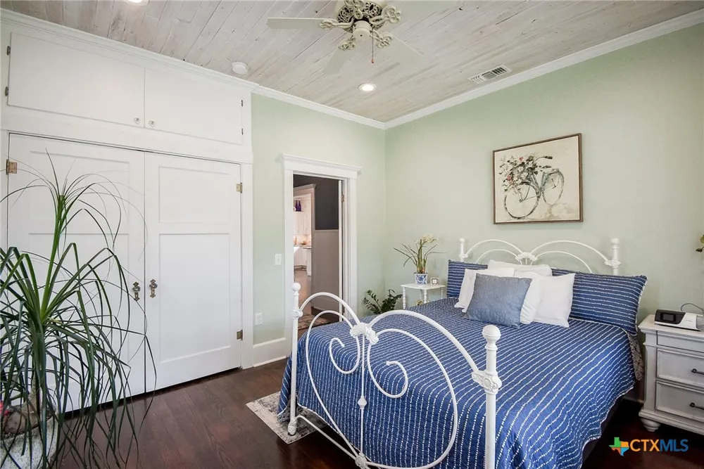 210 W Calhoun Street El Campo, TX 77437