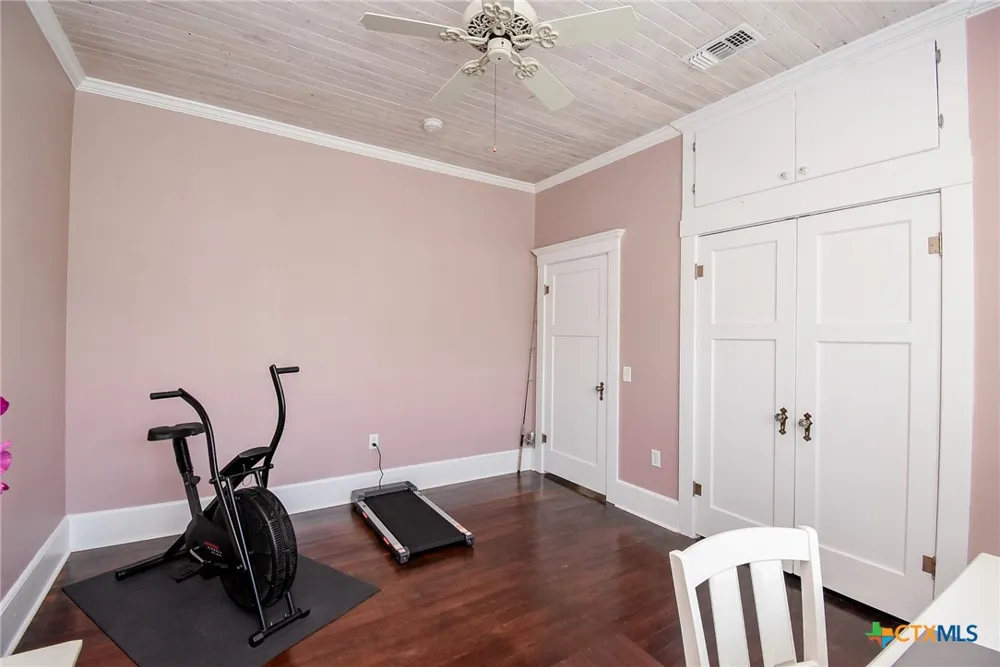 210 W Calhoun Street El Campo, TX 77437