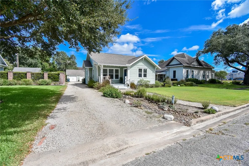 210 W Calhoun Street El Campo, TX 77437