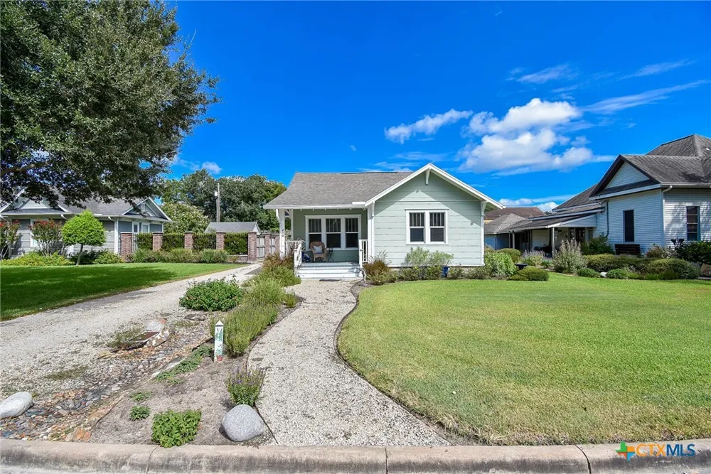 210 W Calhoun Street El Campo, TX 77437