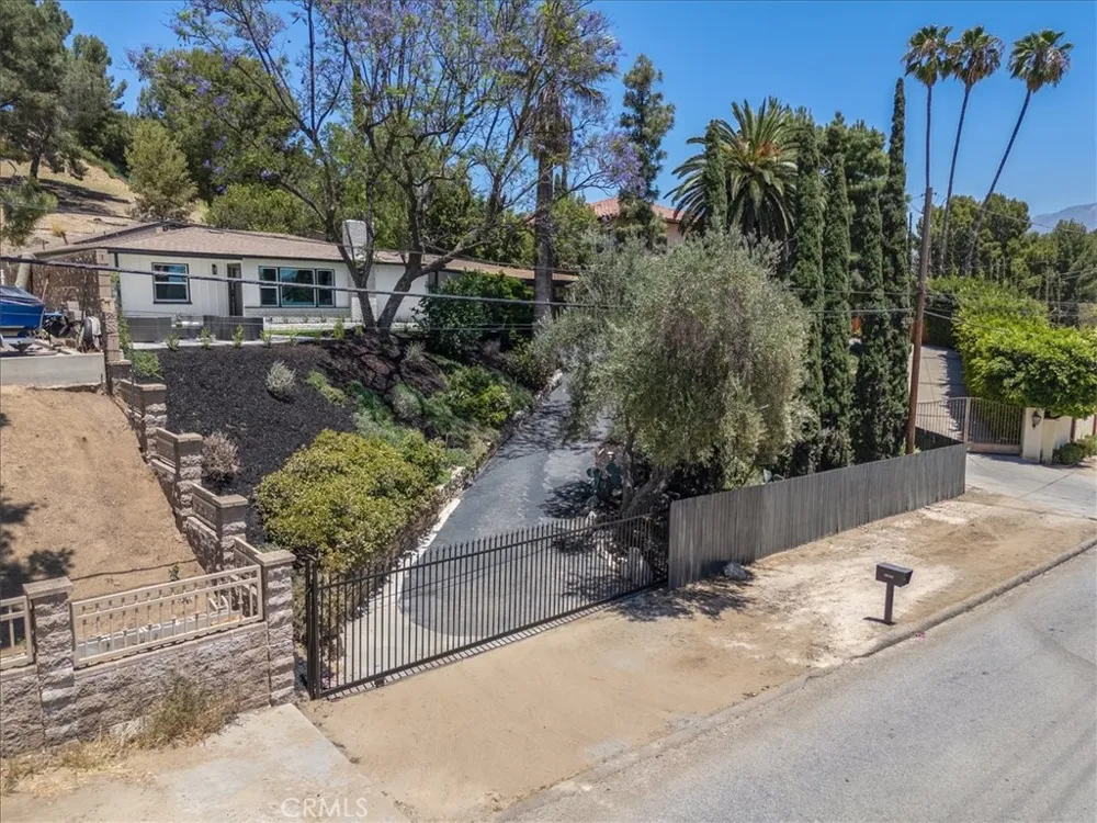 10553 Mcbroom Street Sunland, CA 91040