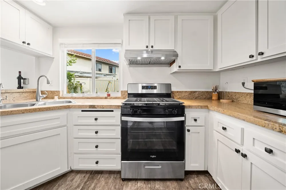 21522 Kenmare Lake Forest, CA 92630