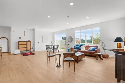845 Hana Ave #2