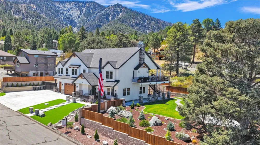 5548 Locarno Wrightwood, CA 92397