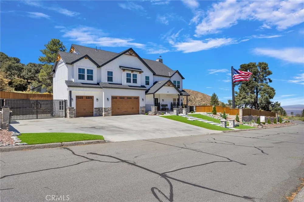 5548 Locarno Wrightwood, CA 92397